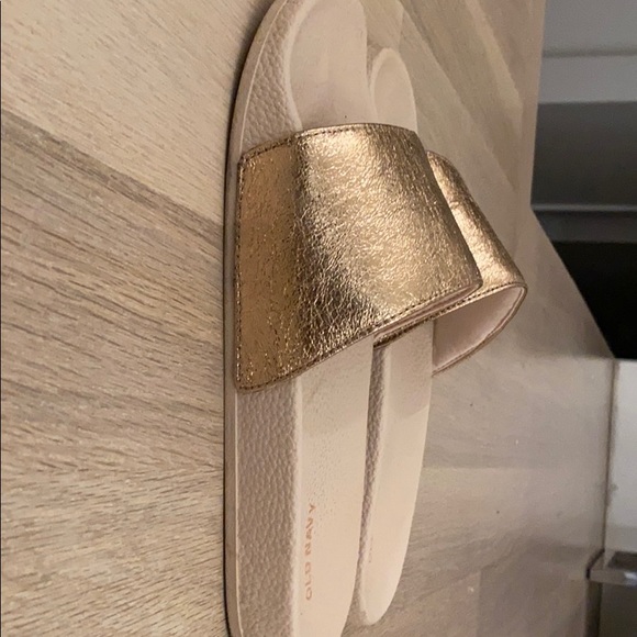 Rose gold slides - Picture 2 of 3